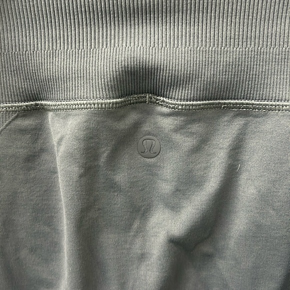Like new gray cropped lululemon leggings - Picture 3 of 3